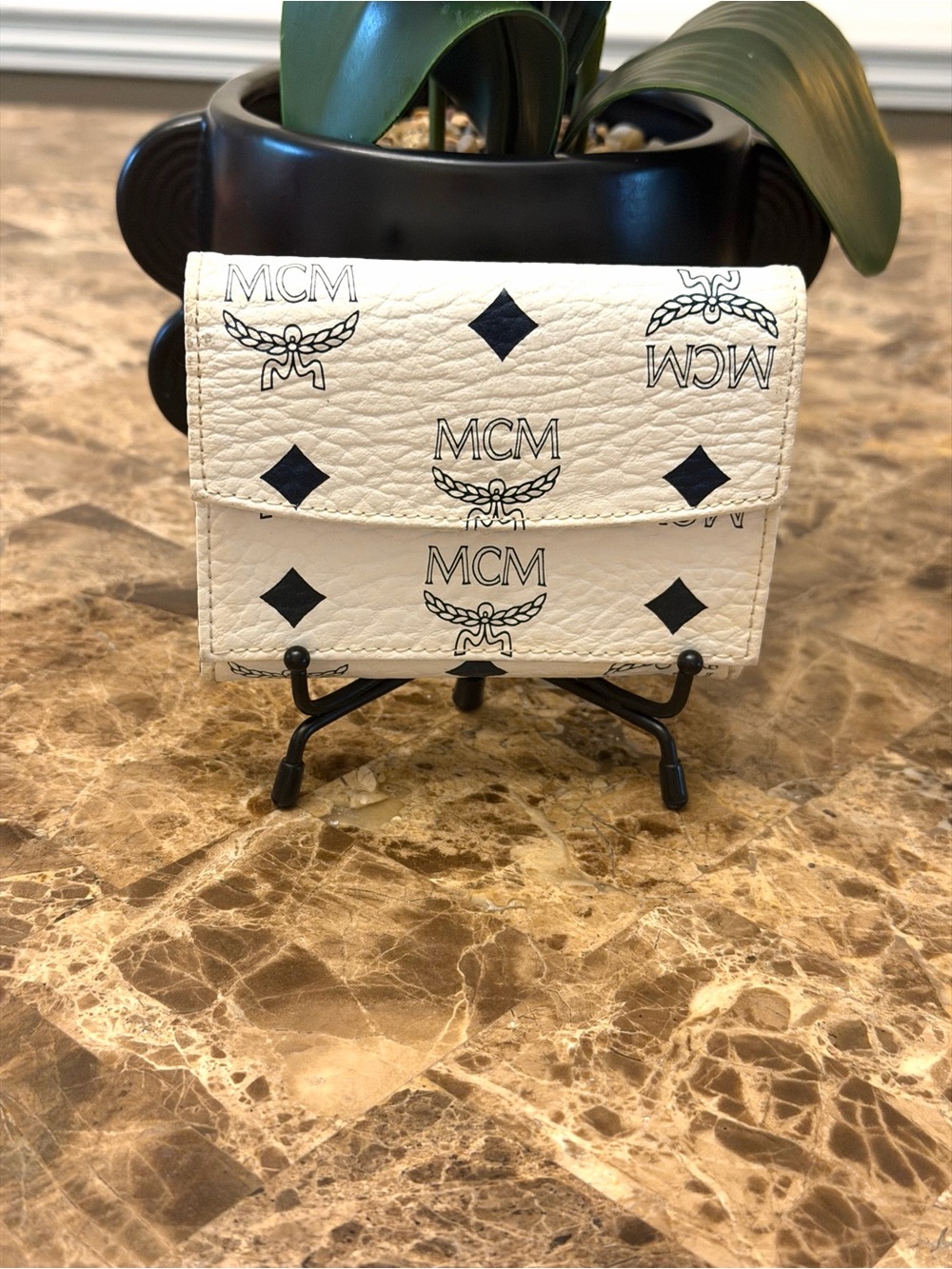 🔥EUC Vintage MCM White and Navy Blue Compact Wallet
